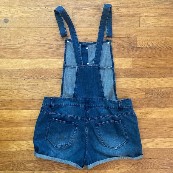 Denim shorts overalls - Picture 7 of 9